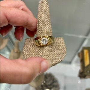 Men’s 14k yellow gold genuine diamond ring